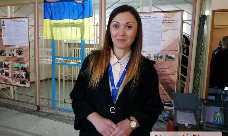 Николаевцы голосуют: на участке в Ингульском районе выстроилась очередь еще до открытия