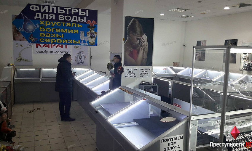 В Николаеве неизвестные в форме полиции ограбили ювелирный магазин и устроили стрельбу