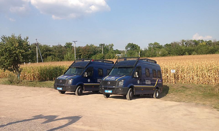 Спецназу николаевской патрульной полиции передали два усовершенствованных микроавтобуса «Volkswagen Crafter»