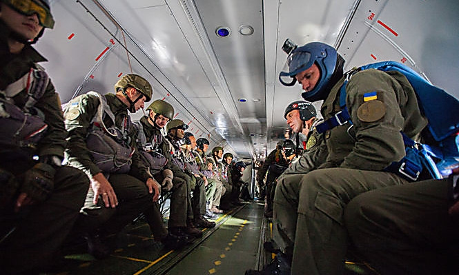 Спецназ Нацгвардии впервые десантировался с самолета Ан-26 (ФОТО+ВИДЕО)