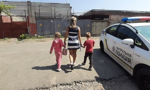 В Николаеве у матери-алкоголички отобрали трех детей