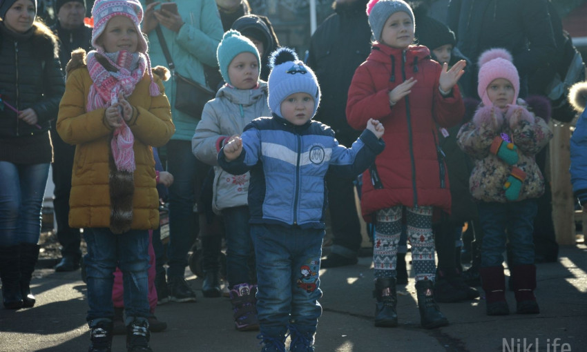В Сочельник на Соборной площади николаевских детей переместили в «волшебную сказку»
