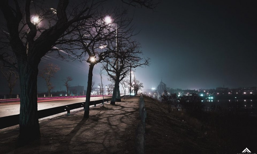 Фотограф «поймал» в объектив огни ночного Николаева и лучи городского заката