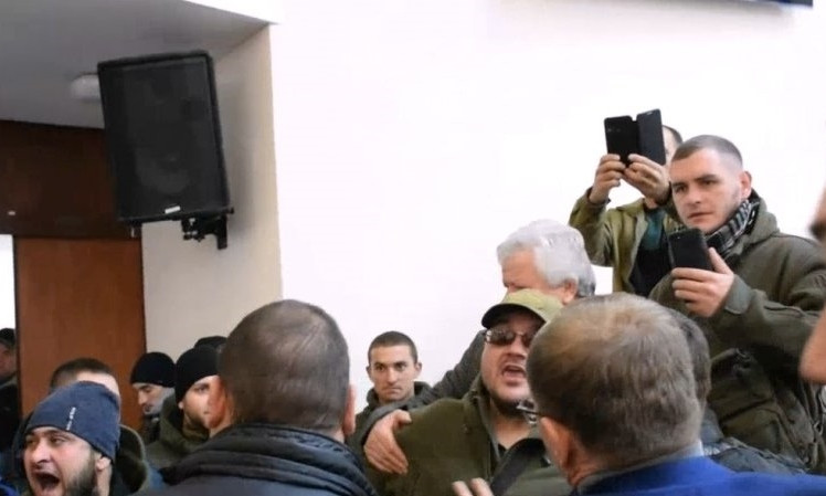 Общественники сорвали попытку депутатов Николаевского облсовета провести сессию без Москаленко