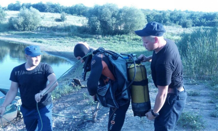 В Кривоозерском районе из пруда спасатели достали тело утопленника