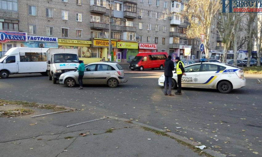 В Николаеве автомобиль, перевозивший хлеб, попал в ДТП