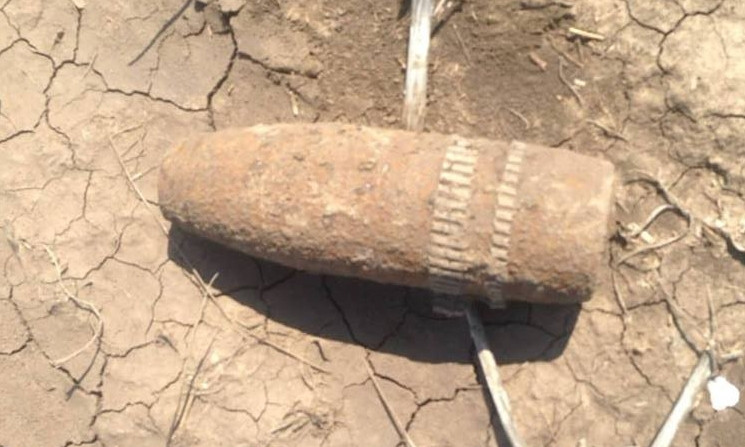 В Новоодесском районе во время полевых работ мужчина обнаружил артиллерийский снаряд