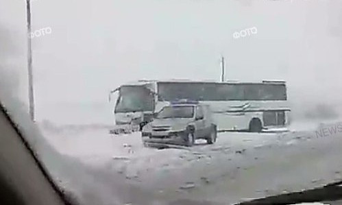 На Николаевщине на заснеженной трассе столкнулись рейсовый автобус и микроавтобус