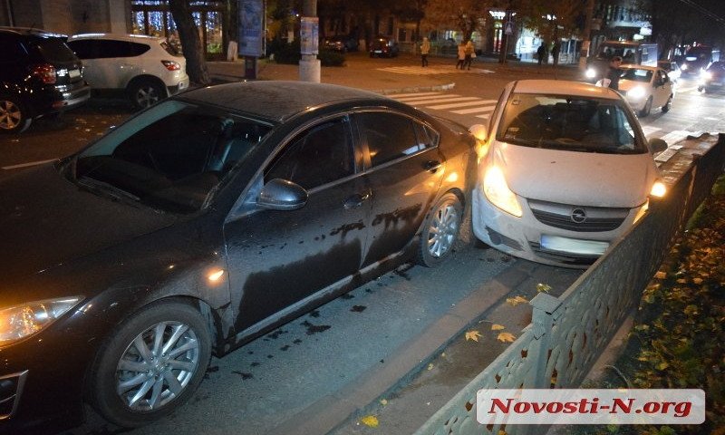 Ночью на Центральном проспекте в Николаеве столкнулись два автомобиля
