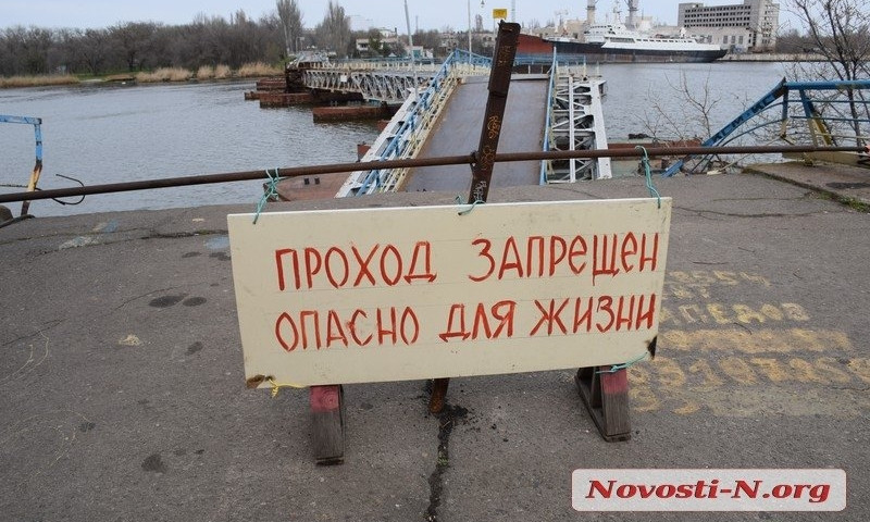 Обещанный ремонт николаевского пешеходного понтонного моста пока не начался
