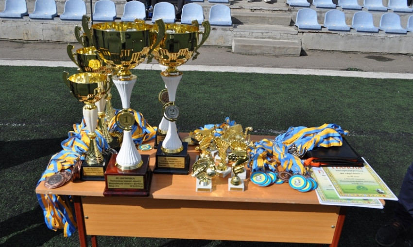 В Николаеве наградили победителей зимнего первенства области по футболу