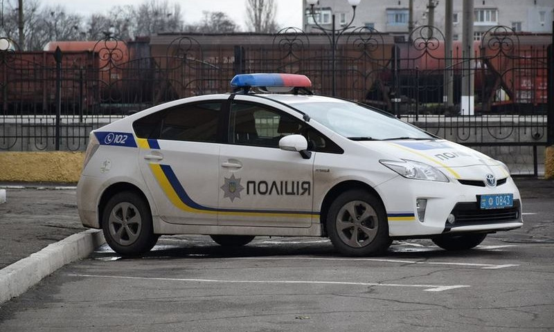 В Николаеве очевидцы помогли полиции задержать преступника, который пырнул товарища ножом