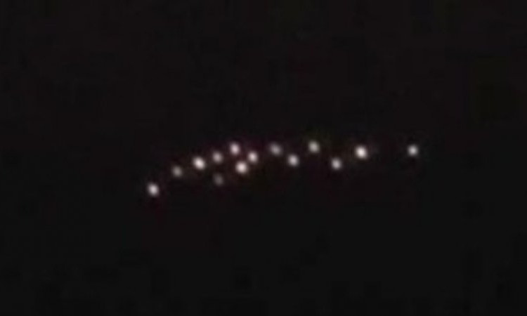 В Николаеве в ночном небе наблюдали неопознанный летающий объект (НЛО)