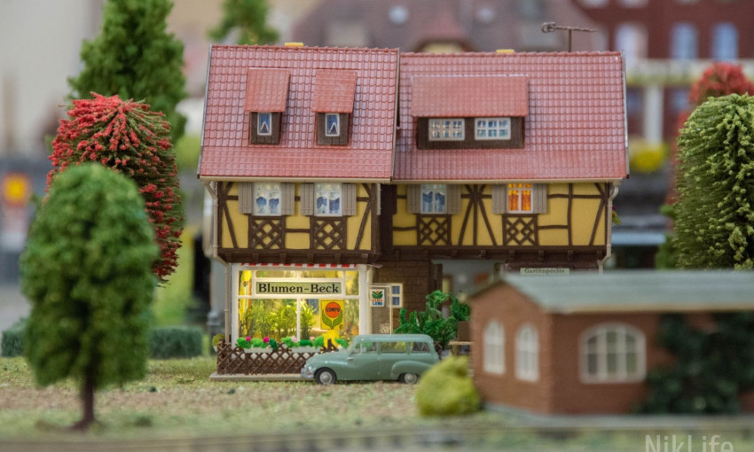 Новости из DreamCity: в миниатюрном Николаеве появился цветочный магазин, а человечкам скоро дадут имена