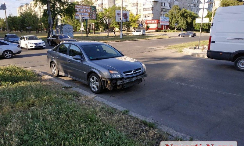 На Чкалова столкнулись два автомобиля