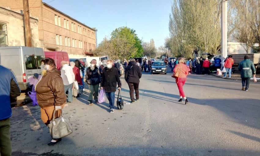Стихийные рынки в Николаеве начинают работу с восходом солнца