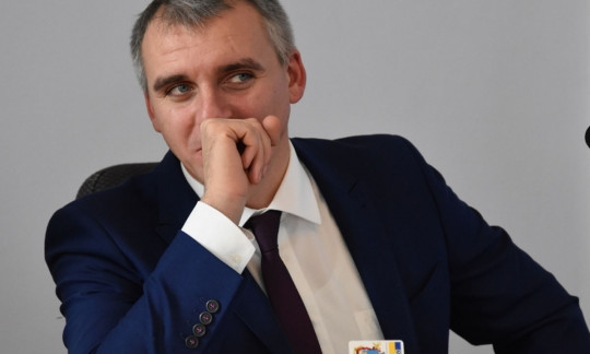 Александр Сенкевич показал депутатам неприличный жест (ВИДЕО)
