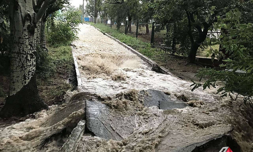 Некоторые районы Николаева подтопило после сильного ливня