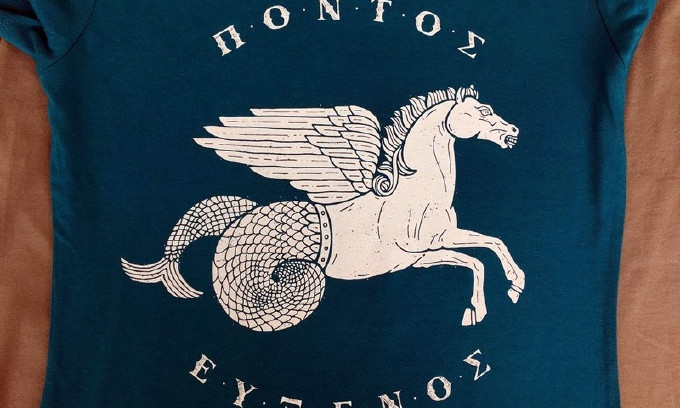 Николаевский дизайнер выпустил лимитированную серию футболок с уникальным принтом