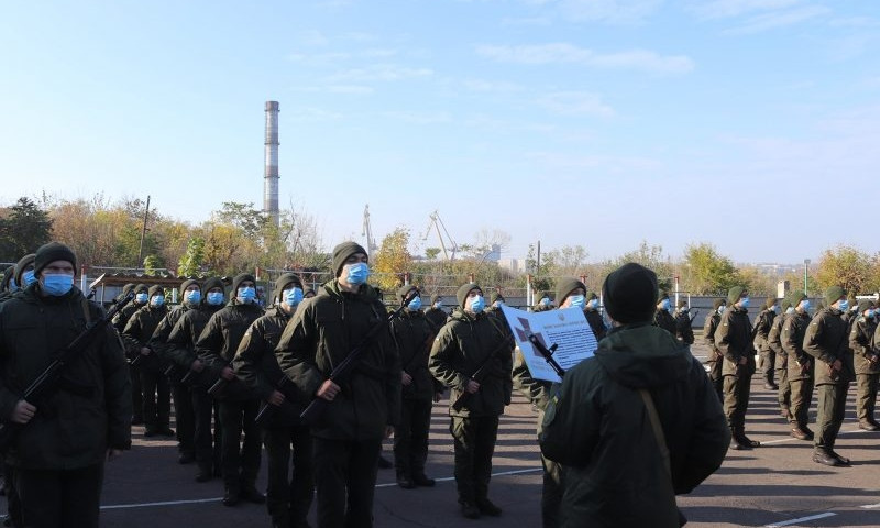 На верность народу Украины в Николаеве присягнули нацгвардейцы-срочники