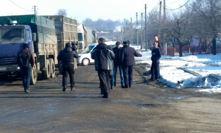 Жители села Воссиятское пригрозили разобрать мост на трассе Николаев-Кропивницкий