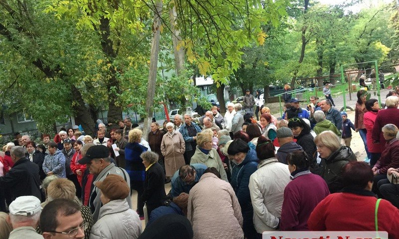 В Соляных масштабное собрание жильцов против управляющей компании «Місто для людей»