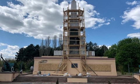 На Николаевщине ремонтируют памятник воинам Второй мировой войны
