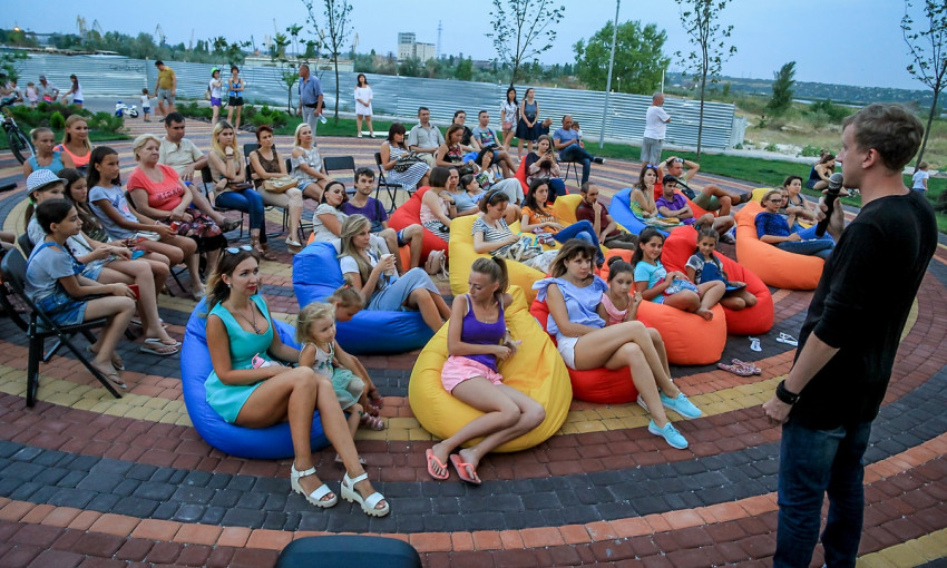 В День независимости николаевцев приглашают посмотреть фестивальное кино на уютной летней площадке