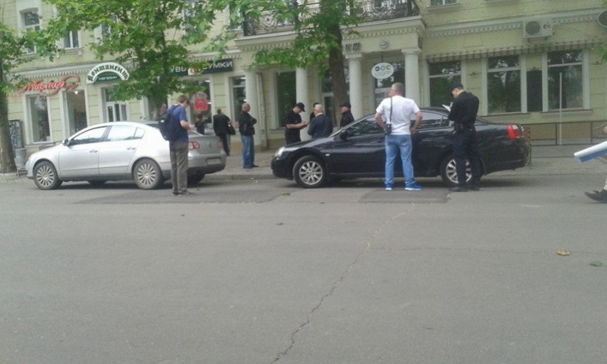 Николаевские патрульные выписали штраф за парковку на Соборной