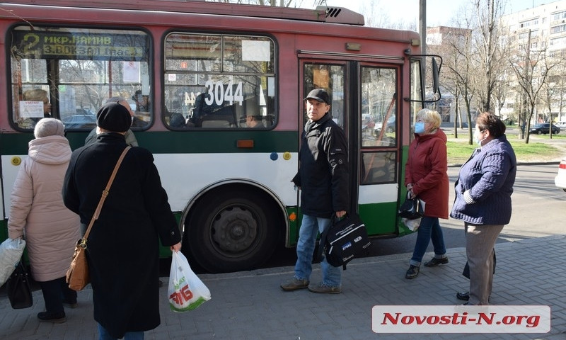 Водитель маршрутки «заработал» штраф – в Николаеве полиция проверяет соблюдение карантина в транспорте (видео)