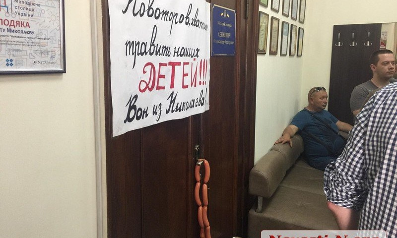 «Маргариновый» и «колбасный» скандалы: в Николаеве активисты требуют увольнения Глеба Новоторова