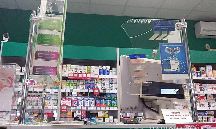 Дебошир в Николаеве разбил витрину аптеки после отказа продать ему наркотики – его задержала полиция охраны