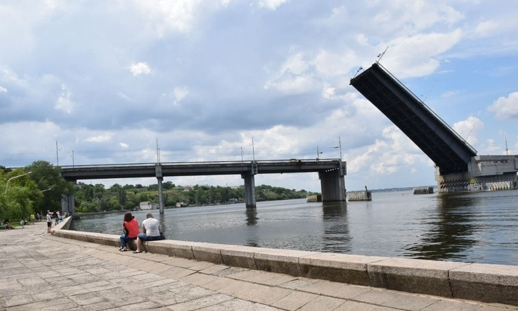 В пятницу Николаев разведет мосты для вывода десантного корабля