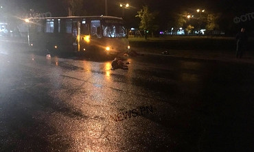 Автобус сбил насмерть мужчину и женщину перебегавших дорогу 