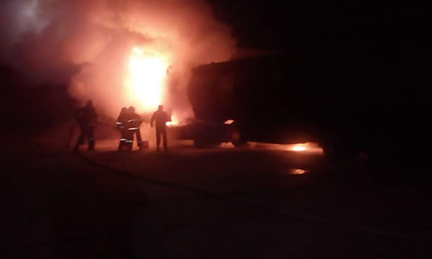 В Очакове загорелся бензовоз, водителя  с ожогами госпитализировали в больницу