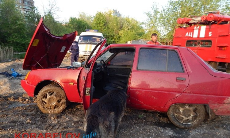 В Корабельном районе Николаева автомобиль провалился в канализационное озеро