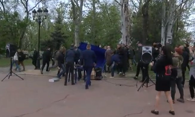 В Николаеве активисты снесли агитпалатки «оппозиционеров»