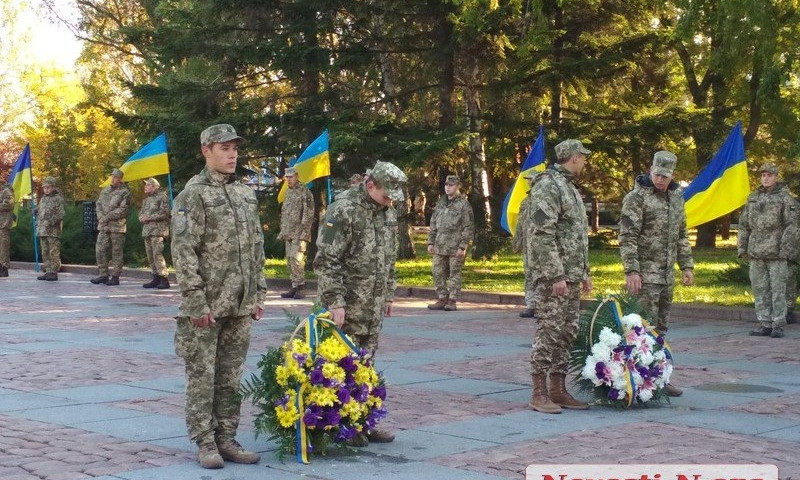 Николаевцы возложили цветы Вечному огню в честь 74-й годовщины освобождения Украины от немецко-фашистских захватчиков