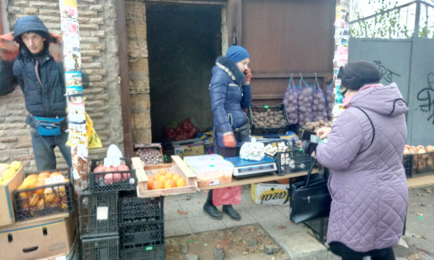 В Заводском районе возле Центрального рынка провели рейд против стихийной торговли