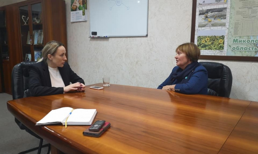 Председатель Николаевского облсовета Виктория Москаленко встретилась с мамой погибшего Героя Небесной Сотни