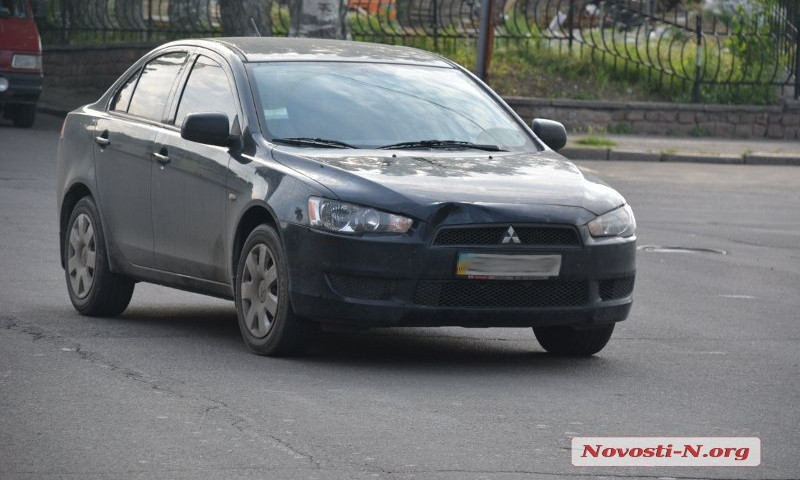 В центре Николаева автомобиль Mitsubishi сбил пешехода