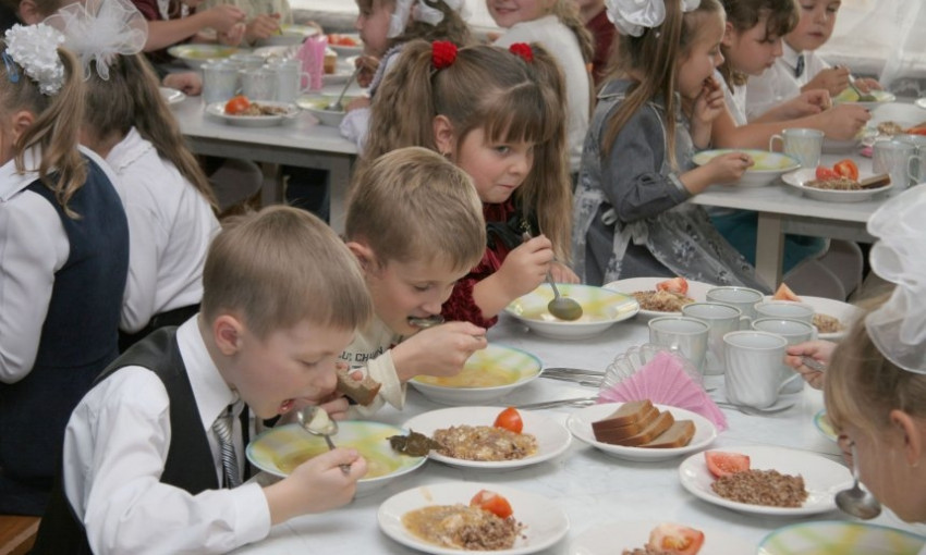 Чем в Николаеве будут кормить школьников: КОП закупает продуктов на 14 млн грн
