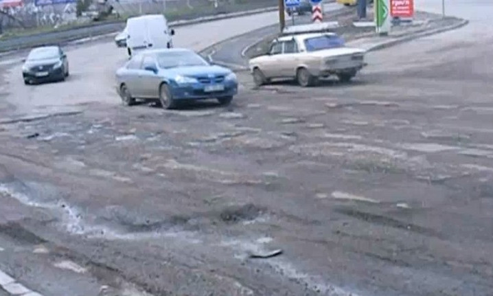 Почему разрушаются дороги в Николаева? Ответ на этот вопрос искали специалисты по недвижимости