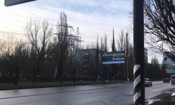 В Николаеве отвалилась часть билборда: чудом никто не пострадал