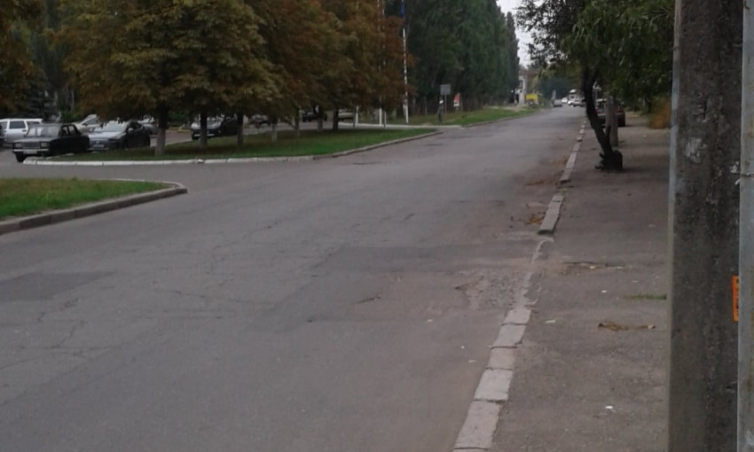 В Николаеве снимают тротуар там, где он не поврежден, а о проблемных местах забывают 