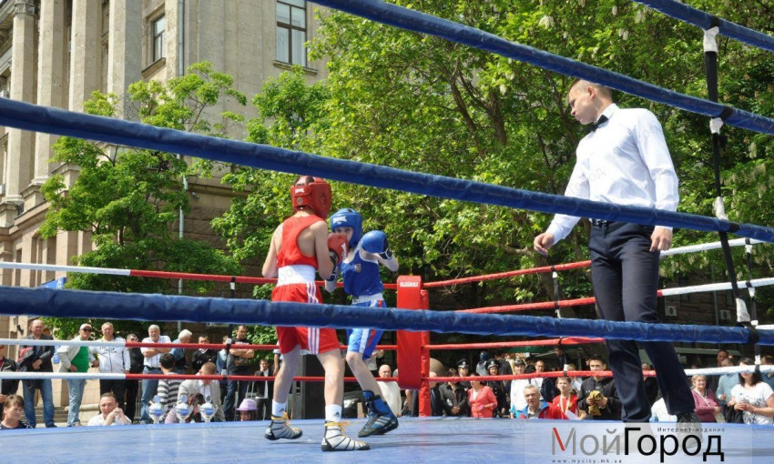 В Центре Николаева состоялся боксерский поединок