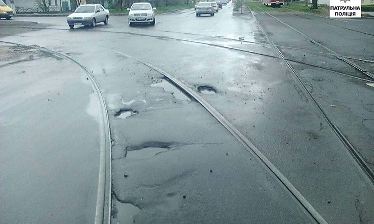 В Николаеве в этом году из-за ям на дорогах случилось 10 ДТП с материальным ущербом