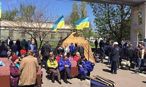 В Николаеве полиция открыла уголовное дело по мирному пикету портовиков