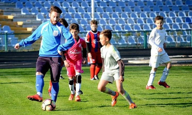 МФК «Николаев» провел открытый урок футбола для школьников