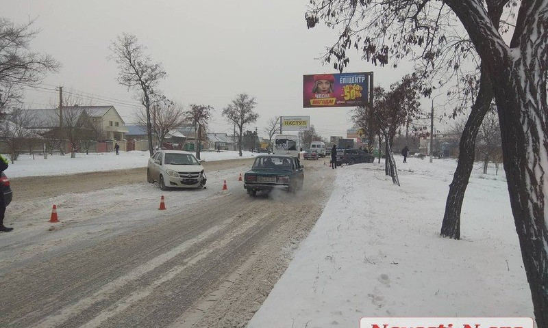 На Богоявленском проспекте столкнулись сразу четыре автомобиля, есть пострадавшие